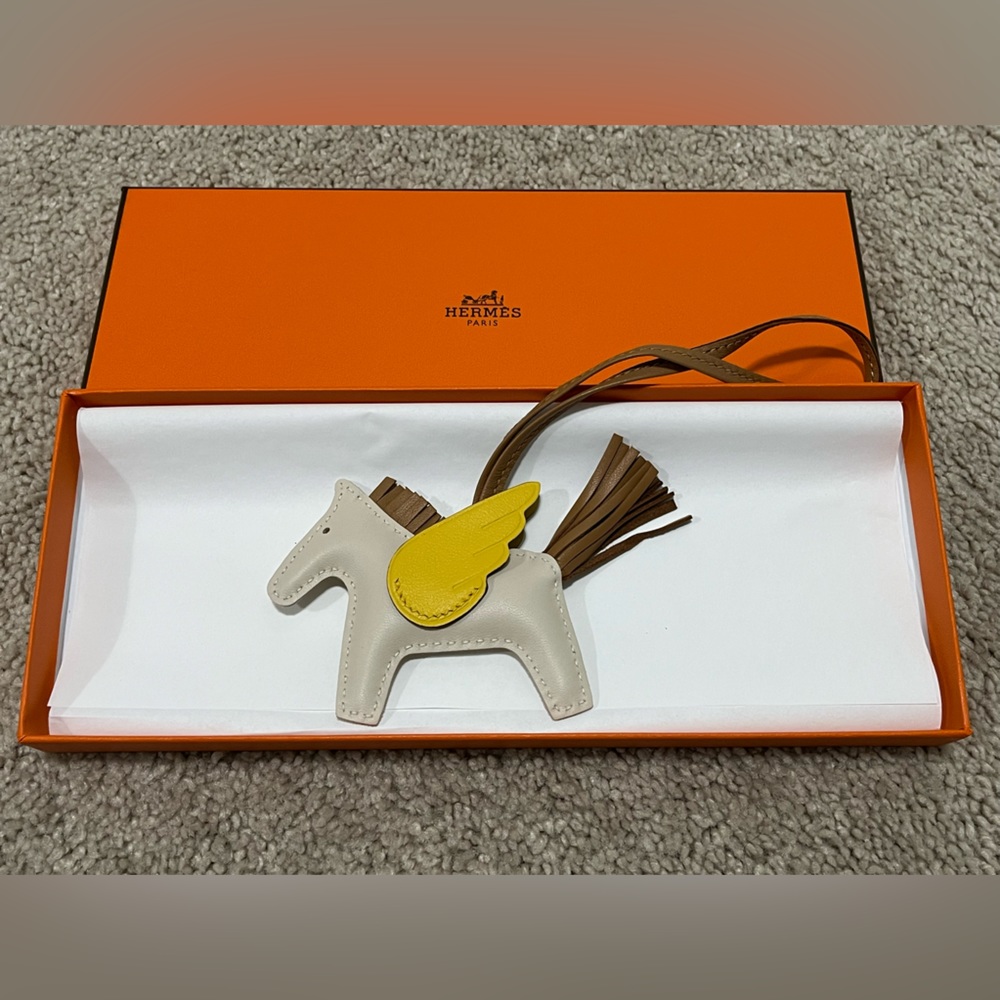 Authentic Hermes Rodeo Pegase PM Charm, Craie / chai / lime